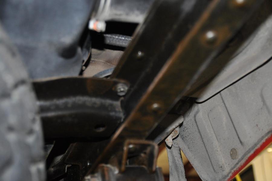 Детали экстерьера Toyota Land Cruiser 60 (FJ60) 1984 года  (NA) (фото 220 из 251)